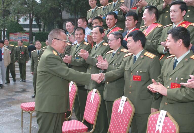 2006年(nián)10月(yuè)25日，時任國(guó)防部長(cháng)曹剛川接見(jiàn)成都軍區國(guó)防動員(yuán)先進單位代表